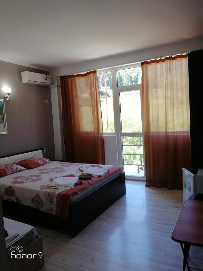 Mira Hotel New Athos Екстериор снимка