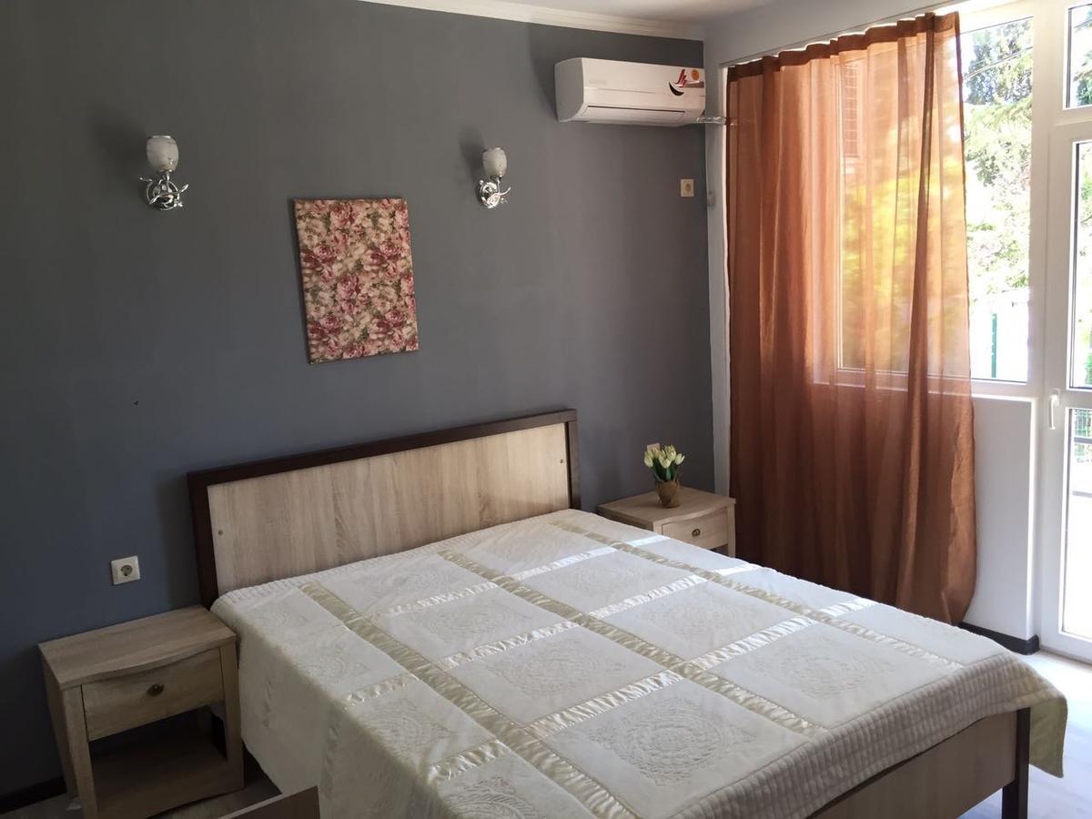 Mira Hotel New Athos Екстериор снимка
